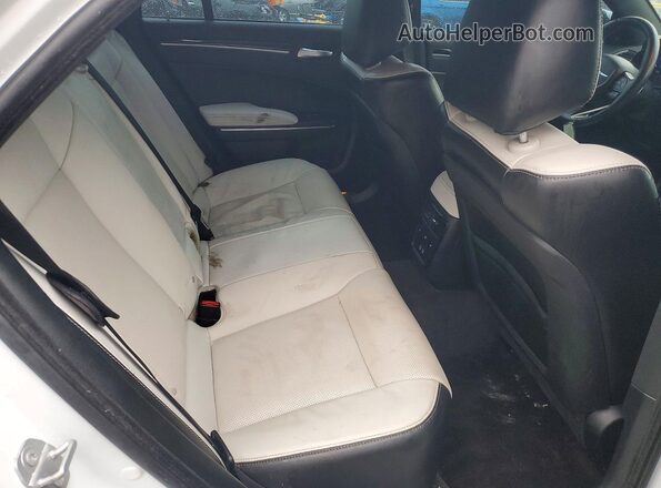 2C3CCABG1JH201640 2018 CHRYSLER 300 Белый Вид задних сидений