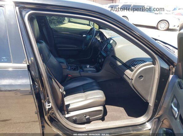 2C3CCABG2HH608358 2017 CHRYSLER 300 Черный Вид салона спереди