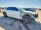 2018 Chrysler 300 S Белый vin: 2C3CCABG4JH216469