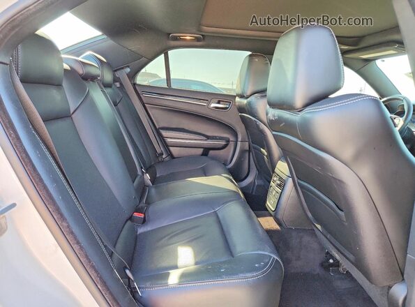 2C3CCABG4JH216469 2018 CHRYSLER 300 Белый Вид задних сидений