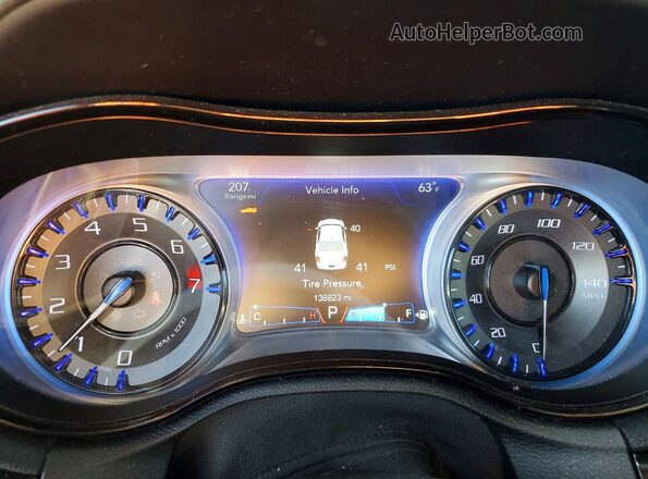 2C3CCABG5JH137246 2018 CHRYSLER 300 Серебряный Вид щитка приборов