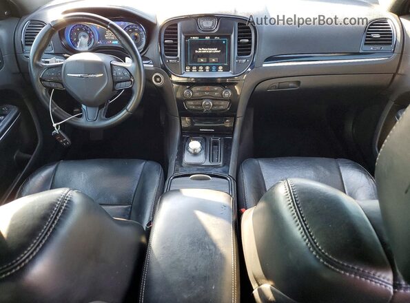 2C3CCABG5JH137246 2018 CHRYSLER 300 Серебряный Вид панели приборов
