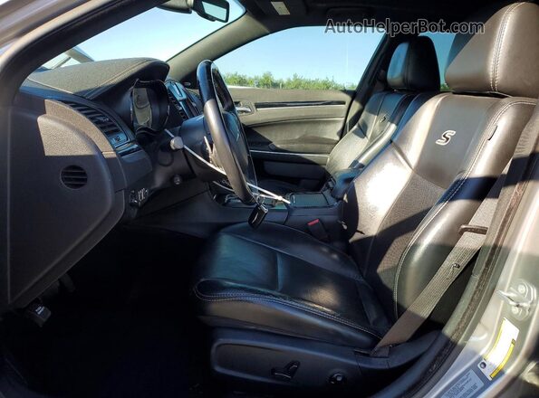 2C3CCABG5JH137246 2018 CHRYSLER 300 Серебряный Вид салона спереди