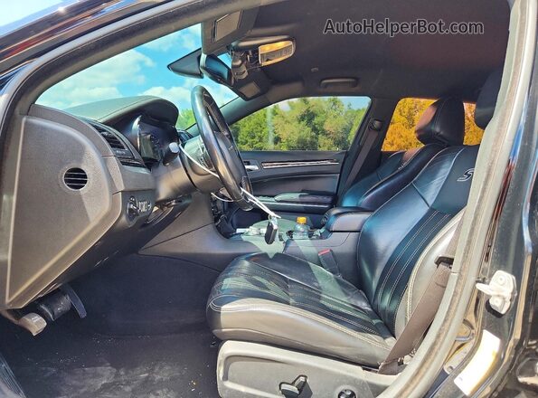2C3CCABG8KH654249 2019 CHRYSLER 300 Черный Вид салона спереди