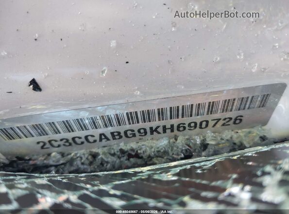 2C3CCABG9KH690726 2019 CHRYSLER 300 Белый Вид подкапотного пространства