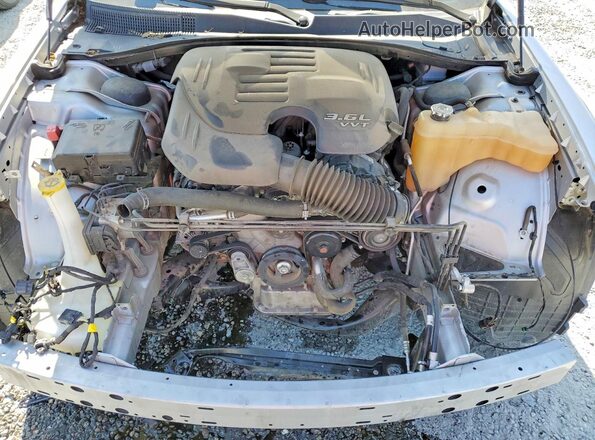 2C3CCABG9NH167582 2022 CHRYSLER 300 Серебряный Вид задней части салона