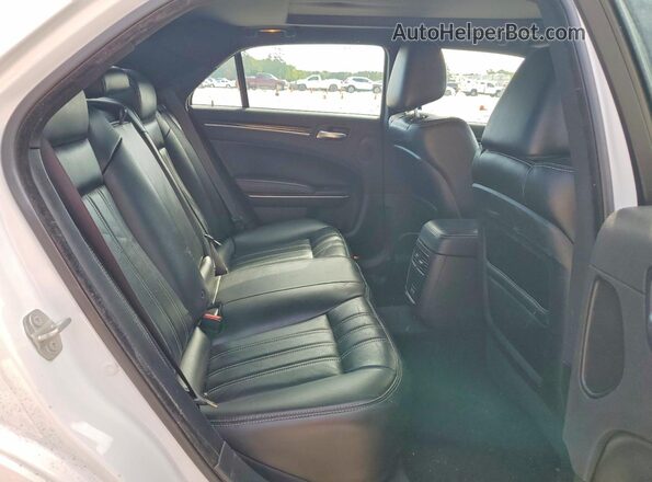 2C3CCABG9PH599771 2023 CHRYSLER 300 White Vista de los asientos traseros