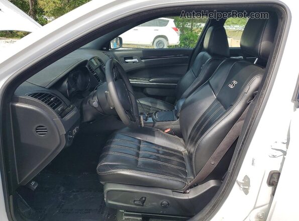 2C3CCABG9PH599771 2023 CHRYSLER 300 White Vista interior delantera