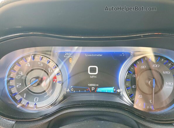 2C3CCABGXHH565386 2017 CHRYSLER 300 Синий Вид щитка приборов