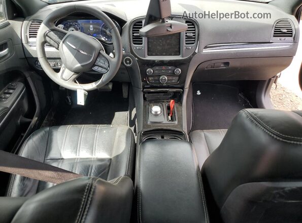 2C3CCABGXPH524206 2023 CHRYSLER 300 Черный Вид панели приборов