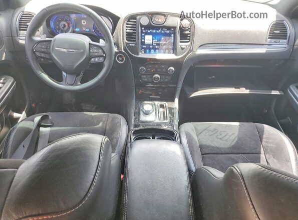 2C3CCABT4HH639155 2017 CHRYSLER 300 Черный Вид панели приборов