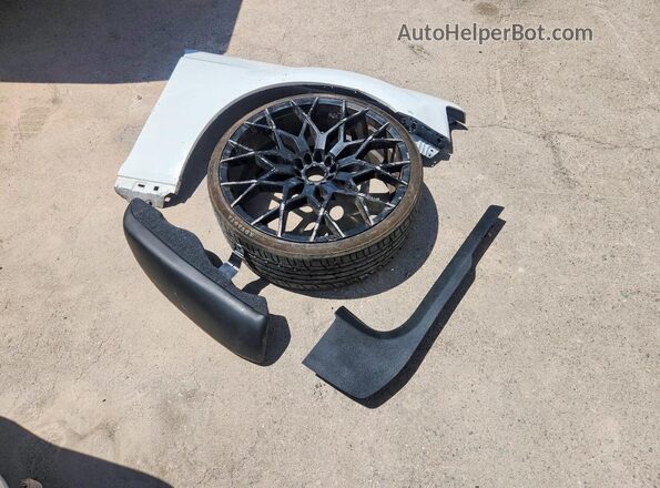 2C3CCABT8HH557963 2017 CHRYSLER 300 Белый Вид подкапотного пространства