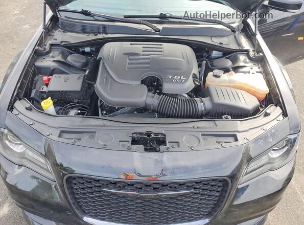 2C3CCADG8NH178988 2022 CHRYSLER 300 Black Rear interior view