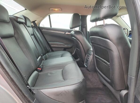2C3CCAEG5JH262047 2018 CHRYSLER 300 Серебряный Вид задних сидений