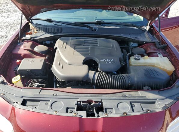 2C3CCAEG8HH559985 2017 CHRYSLER 300 Maroon Вид задньої частини салону
