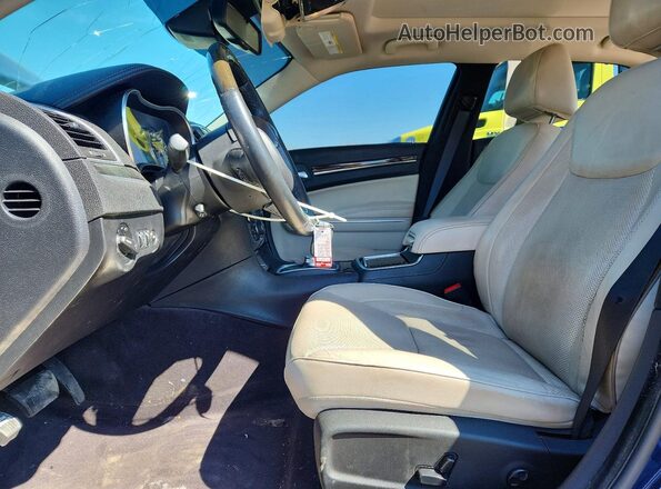 2C3CCAEGXGH243891 2016 CHRYSLER 300 Синий Вид салона спереди