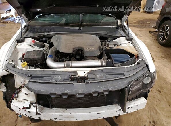 2C3CCAGG1GH296248 2016 CHRYSLER 300 White Widok wnętrza z tyłu