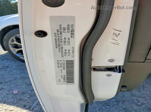 2C3CCAGG1KH542627 2019 CHRYSLER 300 Белый Вид подкапотного пространства