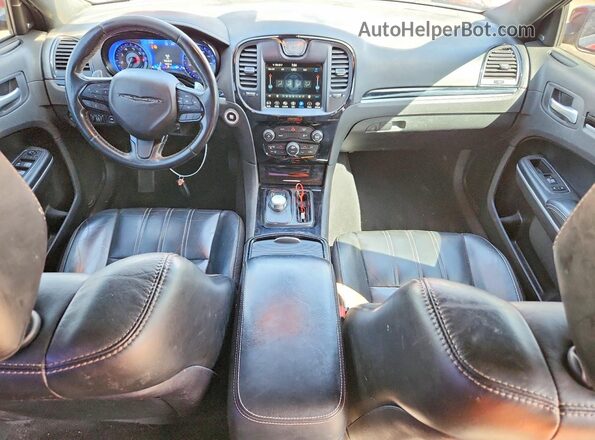 2C3CCAGG2KH690785 2019 CHRYSLER 300 Red Vista del salpicadero