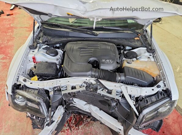 2C3CCAGG4NH135325 2022 CHRYSLER 300 White Vista interior trasera