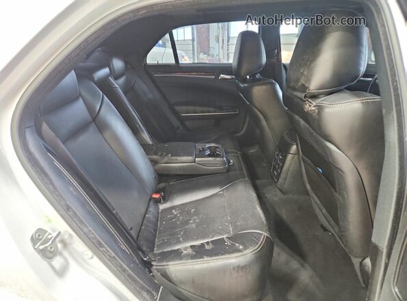 2C3CCAGG4NH135325 2022 CHRYSLER 300 White Vista de los asientos traseros