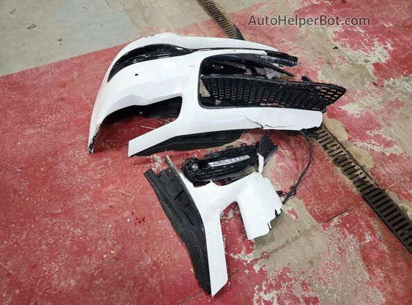 2C3CCAGG4NH135325 2022 CHRYSLER 300 White Vista del compartimento del motor