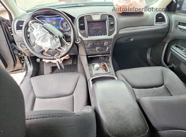 2C3CCARG0KH556547 2019 CHRYSLER 300 Черный Вид панели приборов