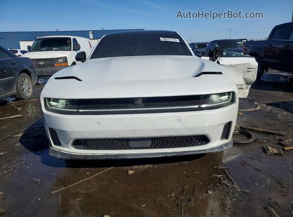 2C3CDBDKXRR167031 2024 DODGE CHARGER White Widok z przodu