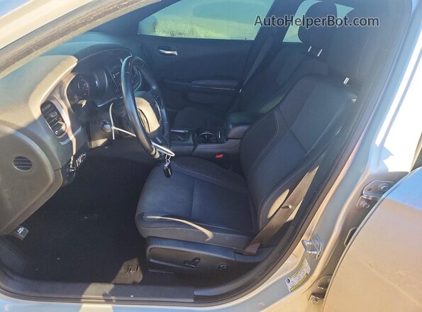 2C3CDXBG0KH573147 2019 DODGE CHARGER Серебряный Вид салона спереди