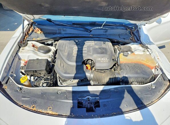 2C3CDXBG5KH604246 2019 DODGE CHARGER White Вид задньої частини салону
