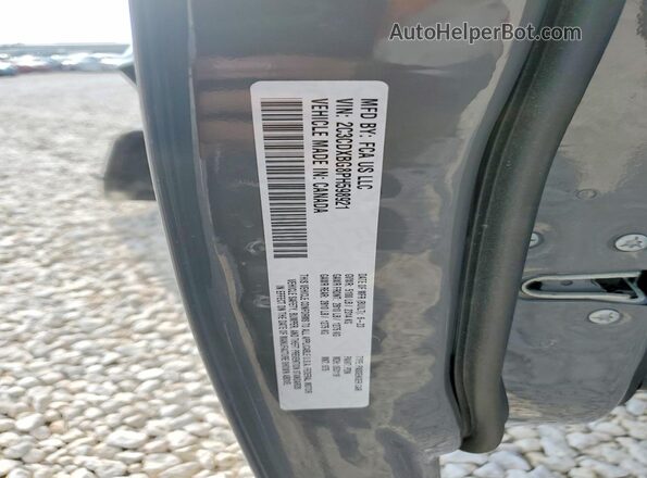 2C3CDXBG8PH598921 2023 DODGE CHARGER Charcoal Widok naklejki z numerem VIN