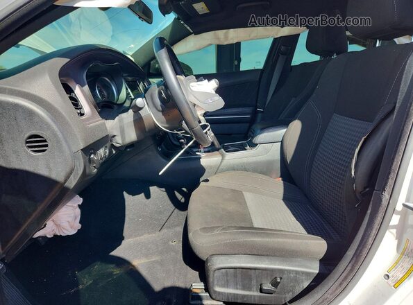 2C3CDXBGXPH529485 2023 DODGE CHARGER Белый Вид салона спереди