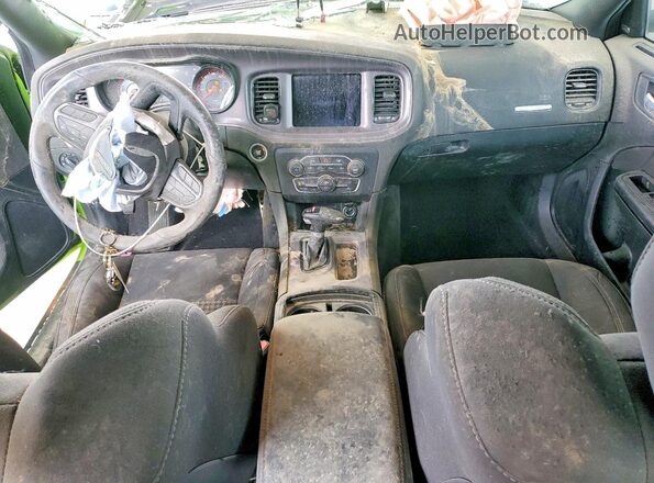 2C3CDXCT7PH639230 2023 DODGE CHARGER Зеленый Вид панели приборов