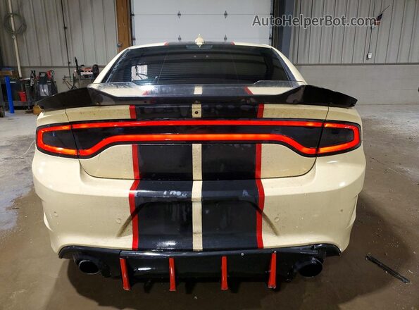 2C3CDXGJ0HH556720 2017 DODGE CHARGER Tan Вид ззаду