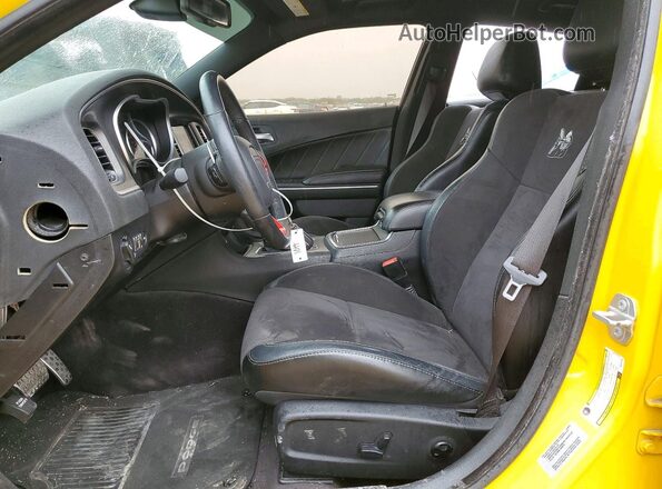 2C3CDXGJ1HH634485 2017 DODGE CHARGER Желтый Вид салона спереди