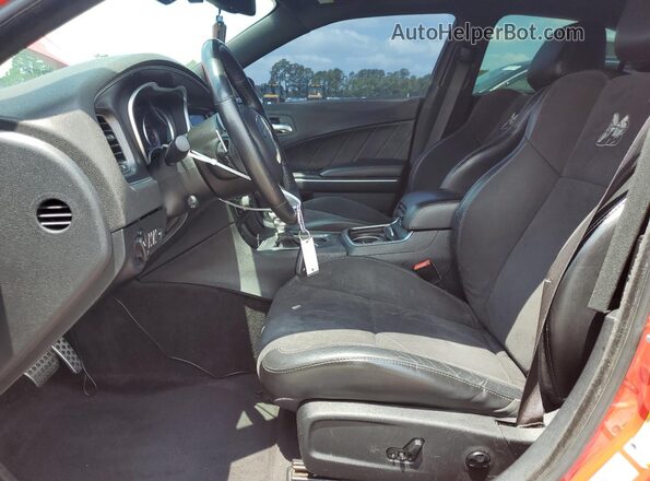 2C3CDXGJ3HH595706 2017 DODGE CHARGER Красный Вид салона спереди