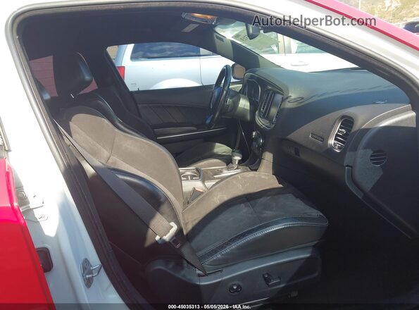 2C3CDXHG0JH223670 2018 DODGE CHARGER Красный Вид салона спереди