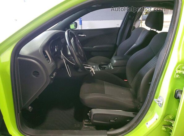 2C3CDXHG8PH541576 2023 DODGE CHARGER Зеленый Вид салона спереди