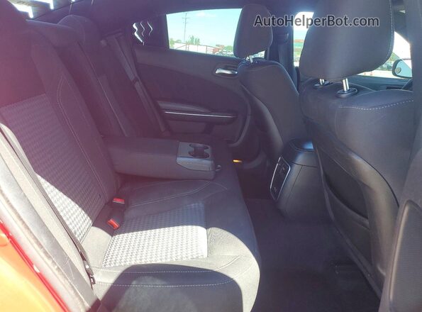 2C3CDXJG8HH559748 2017 DODGE CHARGER Red უკანა სავარძლების ხედი