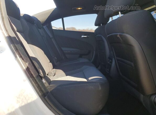 2C3CDXJG9KH693434 2019 DODGE CHARGER White Vista de los asientos traseros