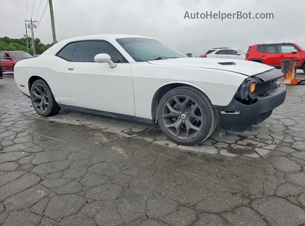 2C3CDZAG0HH598409 2017 DODGE CHALLENGER Белый Передняя правая четверть
