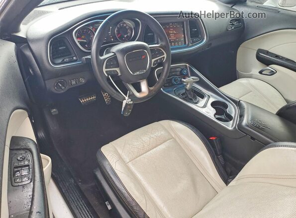 2C3CDZAG0HH598409 2017 DODGE CHALLENGER Белый Вид панели приборов
