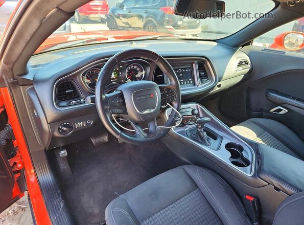 2C3CDZAG0JH242175 2018 DODGE CHALLENGER Оранжевый Вид панели приборов