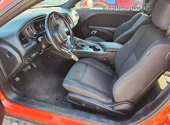 2C3CDZAG0JH242175 2018 DODGE CHALLENGER Оранжевый Вид салона спереди