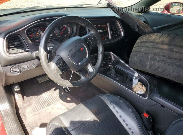 2C3CDZAG2JH171562 2018 DODGE CHALLENGER Красный Вид панели приборов