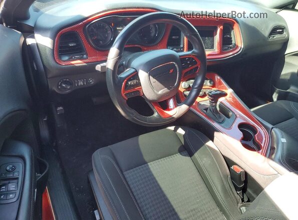 2C3CDZAG2JH322495 2018 DODGE CHALLENGER Бордовый Вид панели приборов