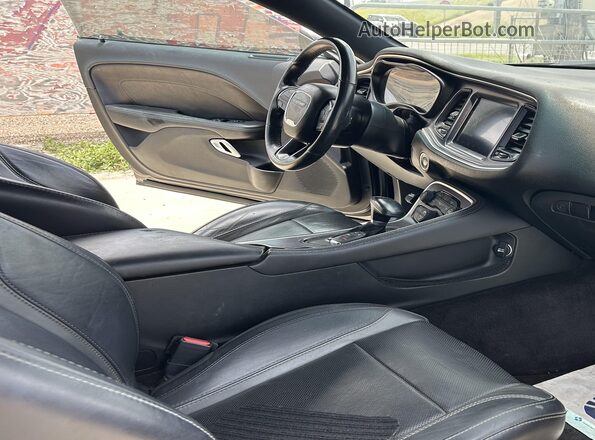 2C3CDZAG3JH199824 2018 DODGE CHALLENGER Серый Вид салона спереди