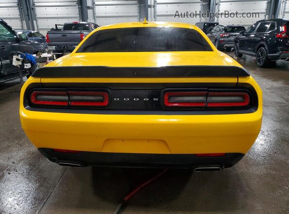 2C3CDZAG4JH322403 2018 DODGE CHALLENGER Желтый Вид сзади