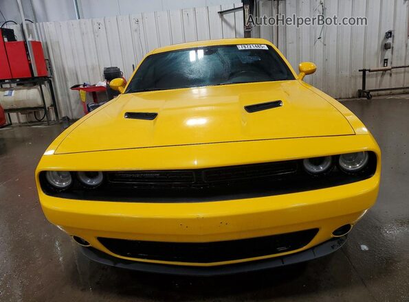 2C3CDZAG4JH322403 2018 DODGE CHALLENGER Желтый Вид спереди