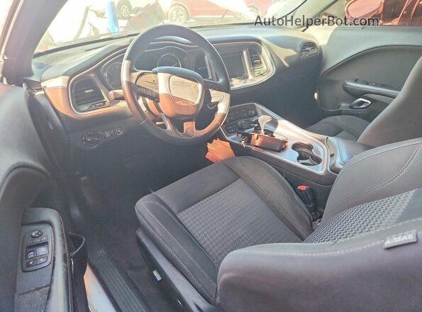 2C3CDZAG7JH245722 2018 DODGE CHALLENGER Белый Вид панели приборов